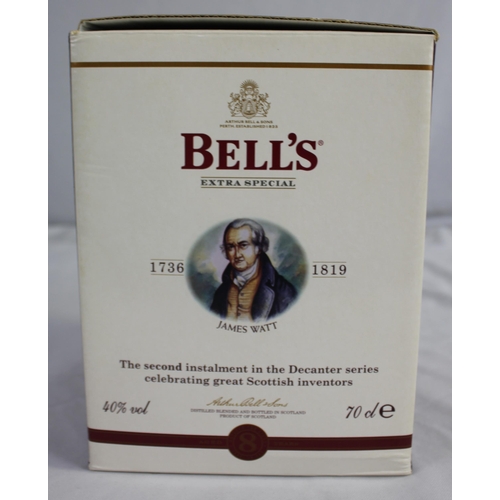 289 - 2 BELL'S EXTRA SPECIAL OLD SCOTCH WHISKY LIMTED CHRISTMAS DECANTERS 2002 AND 2004. FULL AND SEALED