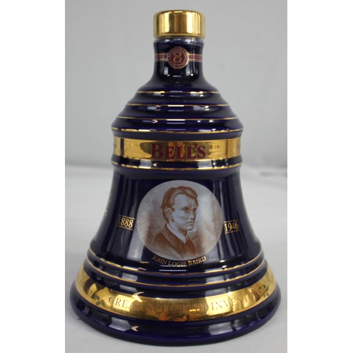 289 - 2 BELL'S EXTRA SPECIAL OLD SCOTCH WHISKY LIMTED CHRISTMAS DECANTERS 2002 AND 2004. FULL AND SEALED
