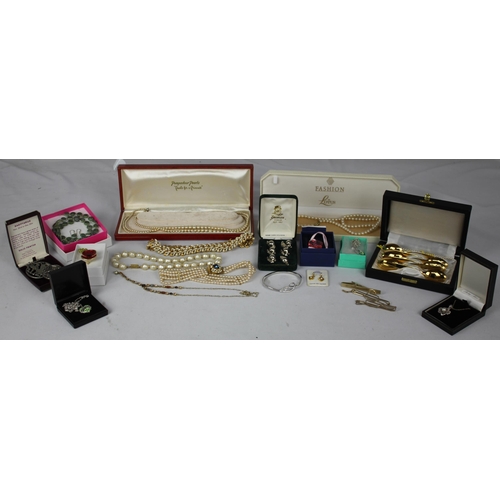 70 - SET OF 6 TEASPOONS (MARKED HARTVERGOLDET, SOLINGEN GERMANY), SET OF 6 DUCK DESIGN NAME CARD HOLDERS ... 