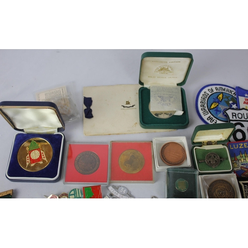74 - TUB OF VARIOUS BADGES & MEDALS
