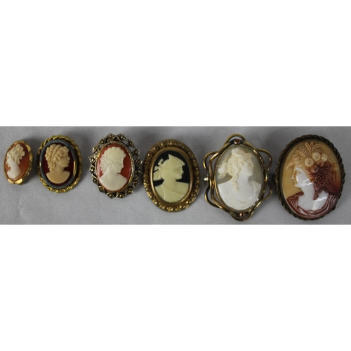 84 - QUANTITY OF JEWELLERY ETC: 2 ROYAL WORCESTER BROOCHES, RABBIT'S FOOT BROOCH, PAIR ROYAL DOULTON EARR... 