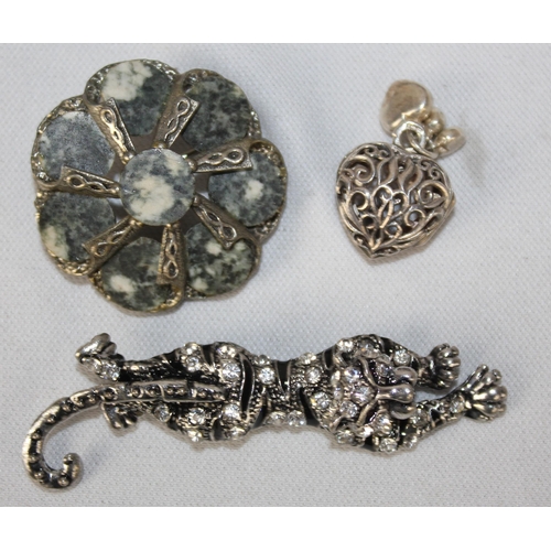 84 - QUANTITY OF JEWELLERY ETC: 2 ROYAL WORCESTER BROOCHES, RABBIT'S FOOT BROOCH, PAIR ROYAL DOULTON EARR... 