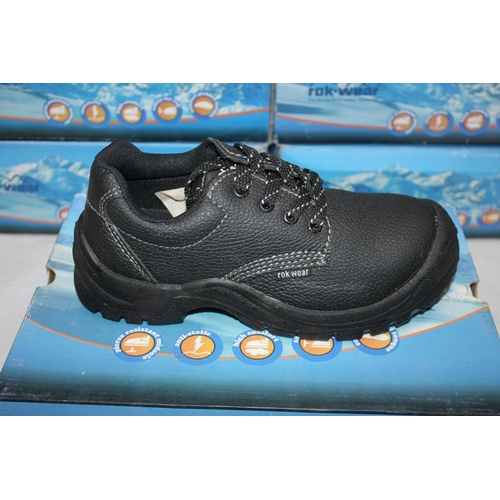 120 - 6 PAIR ROK-WEAR SAFETY SHOES SIZE 3