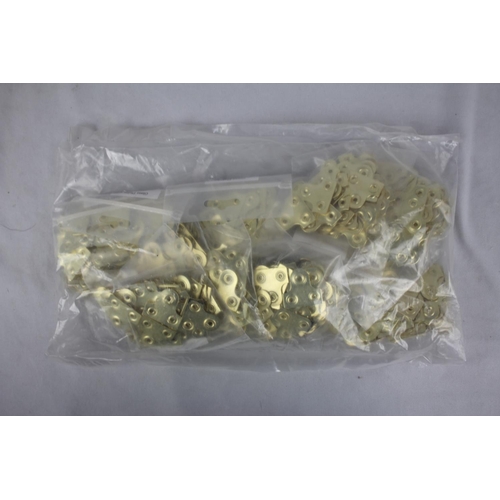 124 - 1 PACK (10 BAGS OF 25 PER PACK) OF PLAIN BRASS PLATED GLASS PLATES (32mm), 1 PACK (10 BAGS OF 10 PER... 