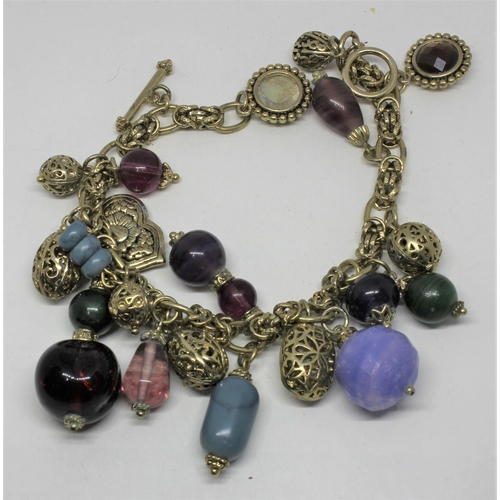 342 - GOLD COLOURED 'LADY HOLDING HANDBAG' PENDANT ON GOLD COLOURED CHAIN (10cm), 2 COSTUME JEWELLERY RING... 