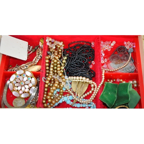 347 - QUANTITY OF COSTUME JEWELLERY