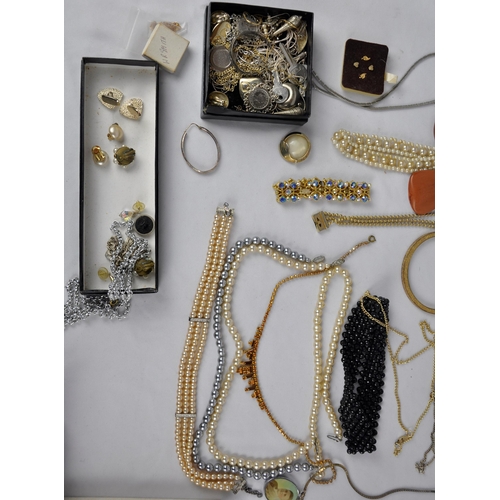 347 - QUANTITY OF COSTUME JEWELLERY