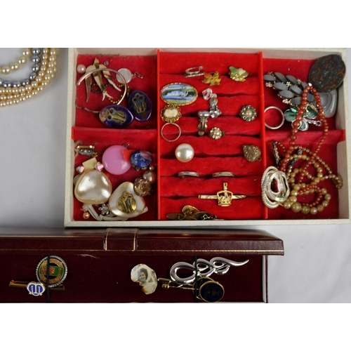 347 - QUANTITY OF COSTUME JEWELLERY
