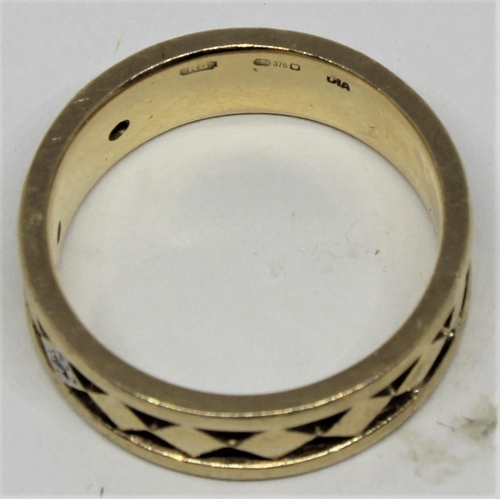 362 - 9ct GOLD DECORATIVE BAND SET 3 DIAMONDS (6.6g ) - SIZE S