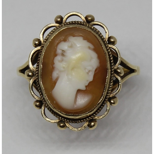 368 - 9ct GOLD CAMEO RING (3.4g) - SIZE 0