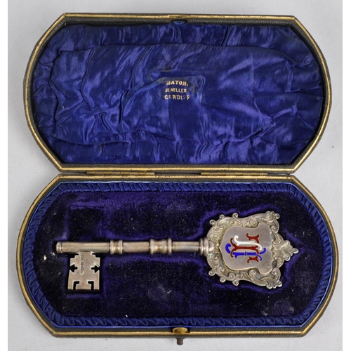 378 - SILVER PRESENTATION KEY 