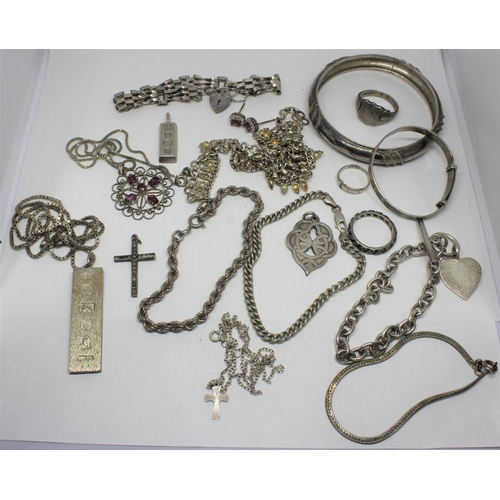 381 - QUANTITY OF SILVER AND SILVER COLOURED JEWELLERY