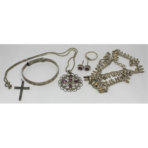 381 - QUANTITY OF SILVER AND SILVER COLOURED JEWELLERY