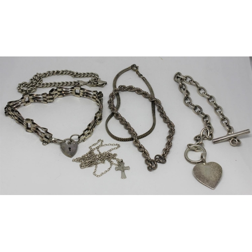 381 - QUANTITY OF SILVER AND SILVER COLOURED JEWELLERY