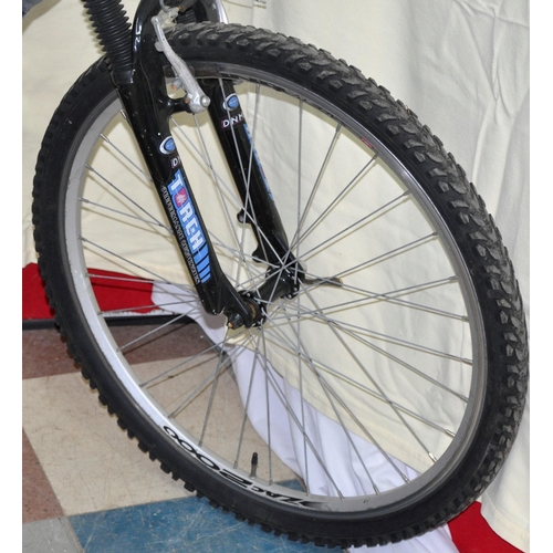 19 - 2 MOUNTAIN BIKES - DAWES TAMARAK 21 SPEED FRONT SUSPENSION AND APOLLO SLANT 18 SPEED FRONT SUSPENSIO... 