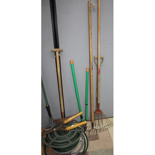 52 - VARIOUS GARDEN TOOLS