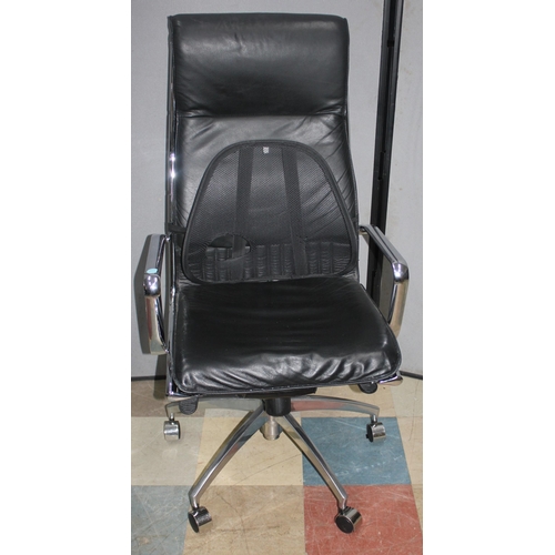 59 - 2 BLACK AND CHROME SWIVEL OFFICE ARMCHAIRS - NOT MATCHING