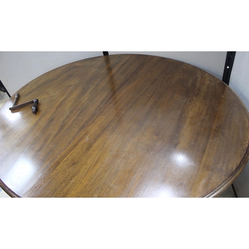 69 - MAHOGANY WIND OUT DINING TABLE WITH 2 EXTENSION LEAVES