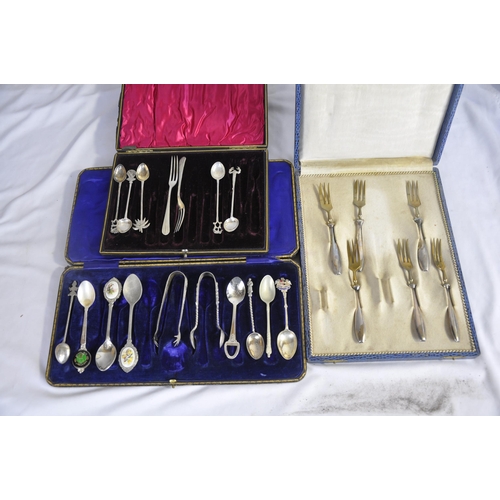 110 - WOODEN CUTLERY BOX, VARIOUS CUTLERY SETS (INCOMPLETE) INCLUDING SET WITH MOTHER OF PEARL HANDLES