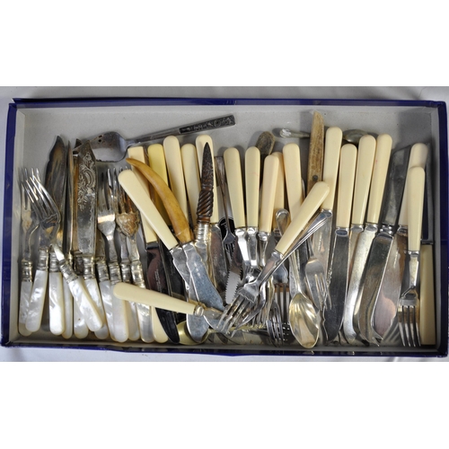 110 - WOODEN CUTLERY BOX, VARIOUS CUTLERY SETS (INCOMPLETE) INCLUDING SET WITH MOTHER OF PEARL HANDLES