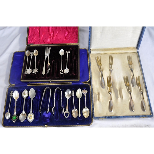 110 - WOODEN CUTLERY BOX, VARIOUS CUTLERY SETS (INCOMPLETE) INCLUDING SET WITH MOTHER OF PEARL HANDLES