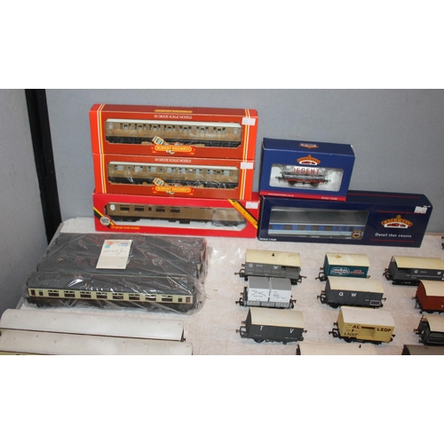 113 - VARIOUS 00 GAUGE CARRIAGES, TENDERS AND ROLLING STOCK