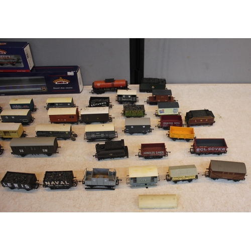 113 - VARIOUS 00 GAUGE CARRIAGES, TENDERS AND ROLLING STOCK