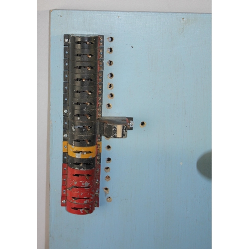 118 - 00 GAUGE MODEL RAILWAY TRACK, POWER SUPPLIES MODEL BUILDINGS