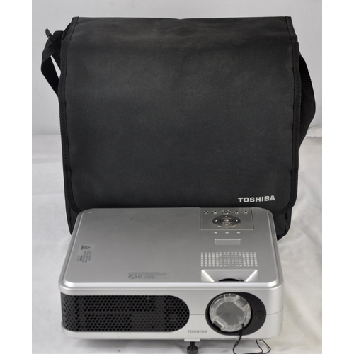 129 - TOSHIBA TLP-XD2000 LCD PROJECTOR IN CASE WITH MANUAL & LEADS