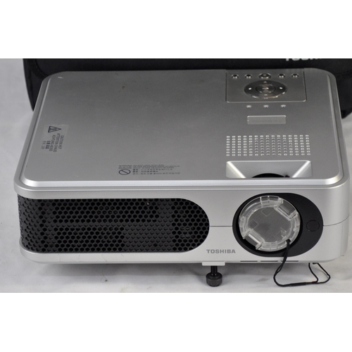 129 - TOSHIBA TLP-XD2000 LCD PROJECTOR IN CASE WITH MANUAL & LEADS