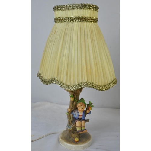 204 - HUMMEL WALL POCKET AND 2 HUMMEL TABLE LAMPS - 1 DAMAGED