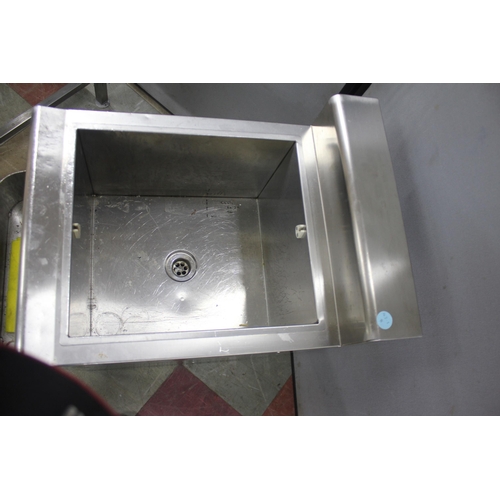 231 - STAINLESS STEEL LOW SINK UNIT W16