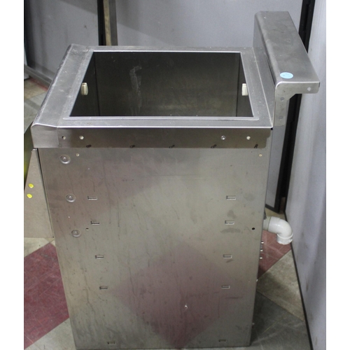 231 - STAINLESS STEEL LOW SINK UNIT W16