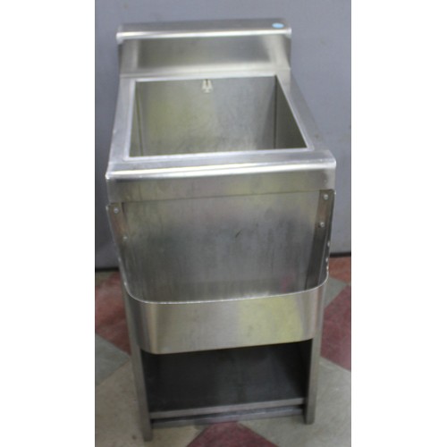 231 - STAINLESS STEEL LOW SINK UNIT W16