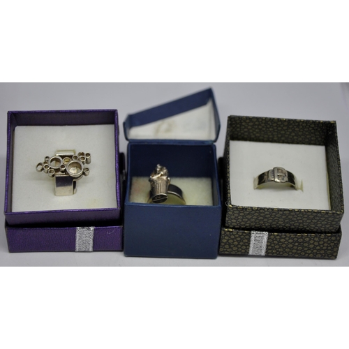 370 - 3 RINGS MARKED SILVER - SILVER RING WITH UNUSUAL CIRCLE DESIGN (9g), SILVER EGYPTIAN RING (9.2g) AND... 