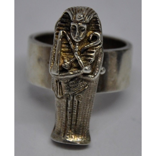 370 - 3 RINGS MARKED SILVER - SILVER RING WITH UNUSUAL CIRCLE DESIGN (9g), SILVER EGYPTIAN RING (9.2g) AND... 