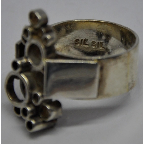 370 - 3 RINGS MARKED SILVER - SILVER RING WITH UNUSUAL CIRCLE DESIGN (9g), SILVER EGYPTIAN RING (9.2g) AND... 