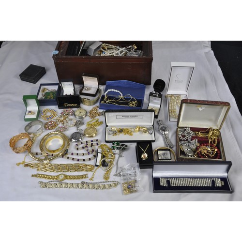 124 - WOODEN BOX OF COSTUME JEWELLERY INCLUDING WATCHES: REGENCY, PIERRE GORDINI, 3 POCKET WATCHES - A.WIL... 