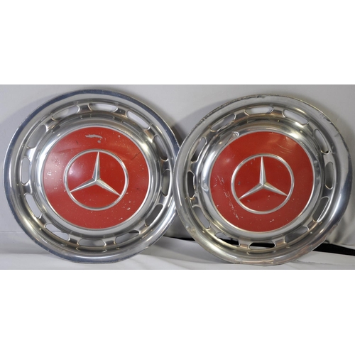 133 - SET OF 4 MERCEDES RED CENTERED HUB CAPS