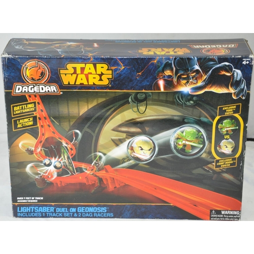 153 - DARTH VADER FIGURE, STAR WARS BATTLING LIGHT SABERS, STAR WARS DAG RACER & STAR WARS HEADSPLITTE... 