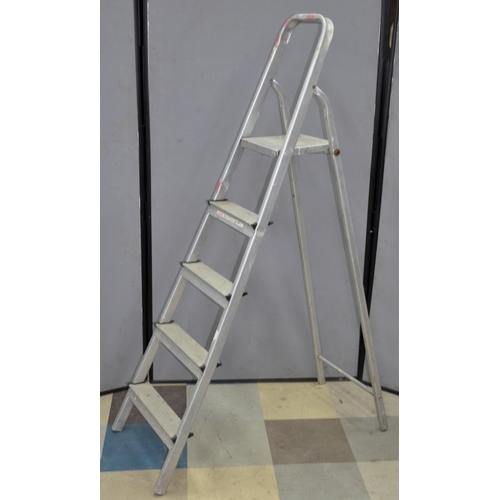 155 - 3 STEP LADDERS