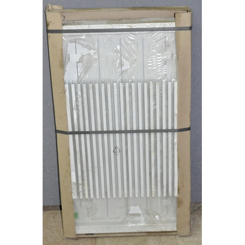 156 - WHITE RADIATOR 32in x 18in