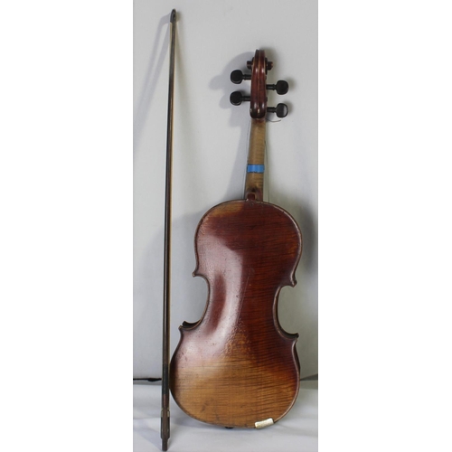 64 - VIOLIN & BOW IN HARD CASE - IN NEED OF REPAIR (59cm TOTAL LENGTH, BODY 14