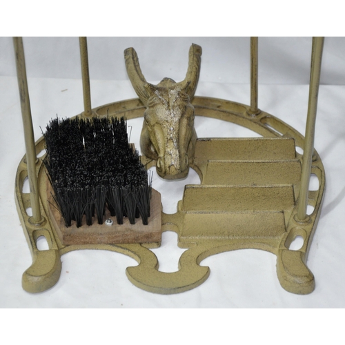 199 - HORSE HEAD BOOT HOLDER