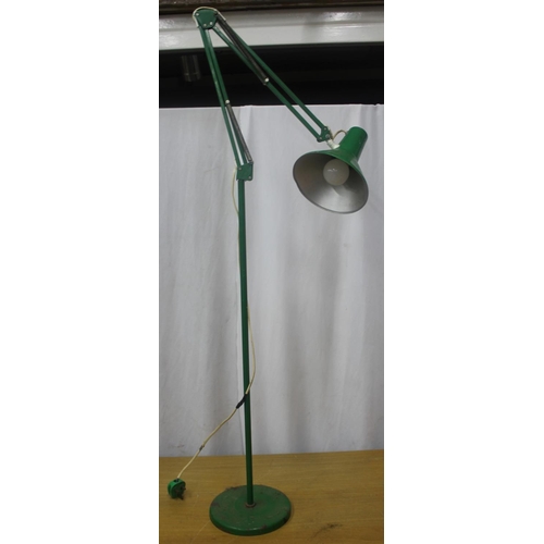 66 - 1 GREEN AND 1 BLACK TALL ANGLE POISE LAMPS - BLACK LAMP DOES NOT FIT ON BASEBOTH WORKING