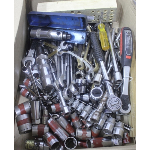 167 - QUANTITY OF SOCKETS AND SPANNERS