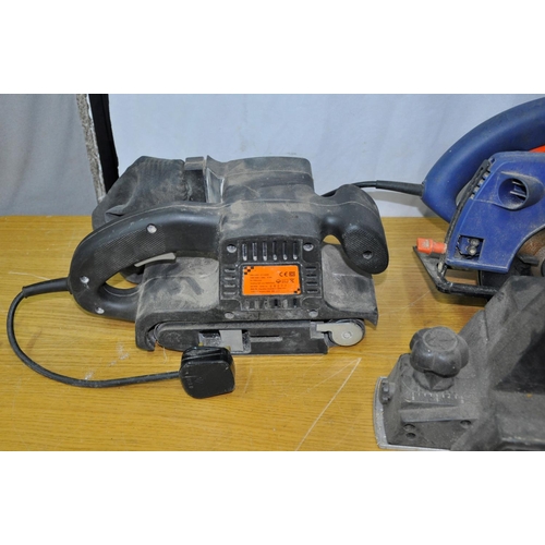 322 - VARIOUS 240v TOOLS & DRILL SHARPENERS - ALL WORKING. SHORT ELECTRIC CABLES