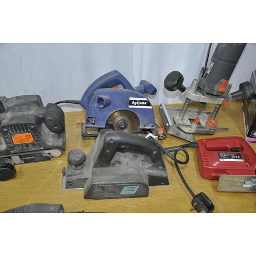 322 - VARIOUS 240v TOOLS & DRILL SHARPENERS - ALL WORKING. SHORT ELECTRIC CABLES