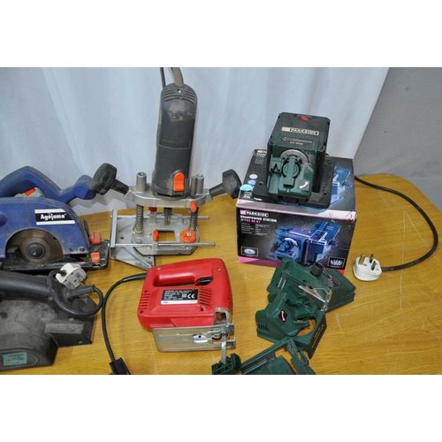 322 - VARIOUS 240v TOOLS & DRILL SHARPENERS - ALL WORKING. SHORT ELECTRIC CABLES