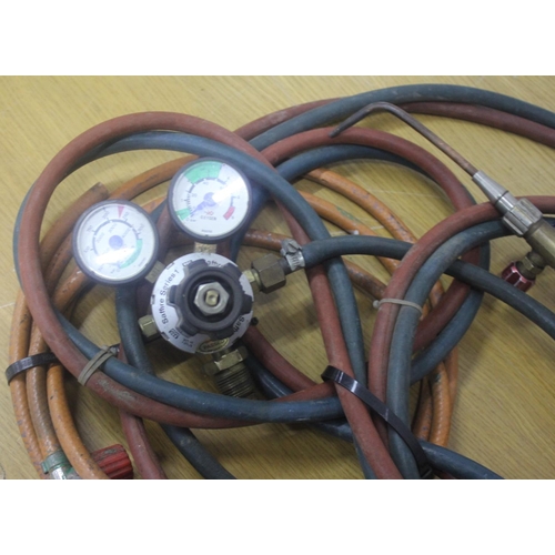 326 - OXY ACETYLENE CUTTERS, REGULATORS & HOSE